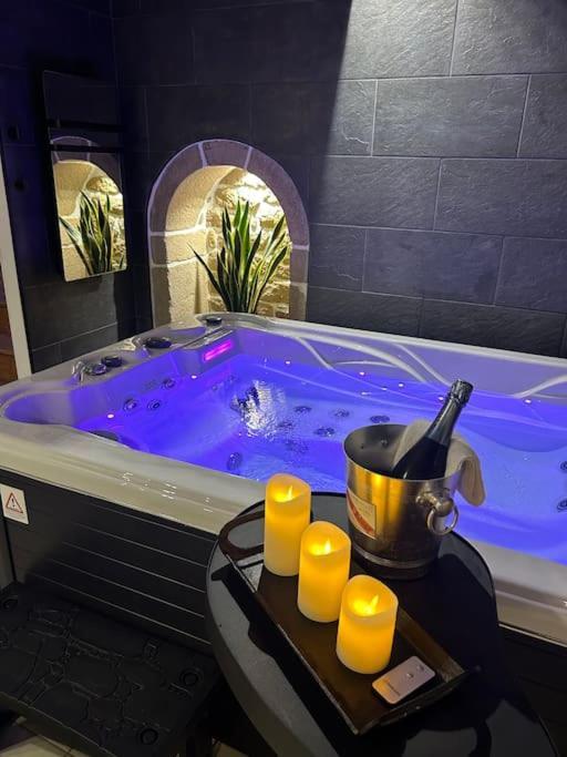 L'Etreinte, Gite De Charme Avec Jacuzzi Interieur Et Sauna Guemene-sur-Scorff Luaran gambar