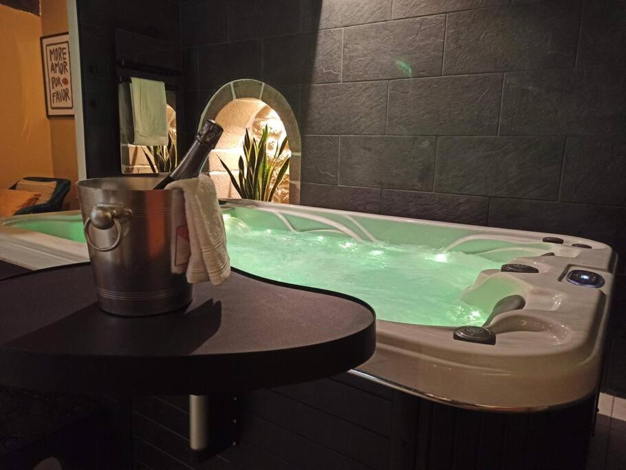 L'Etreinte, Gite De Charme Avec Jacuzzi Interieur Et Sauna Guemene-sur-Scorff Luaran gambar