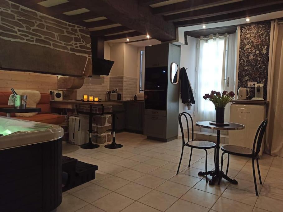 L'Etreinte, Gite De Charme Avec Jacuzzi Interieur Et Sauna Guemene-sur-Scorff Luaran gambar