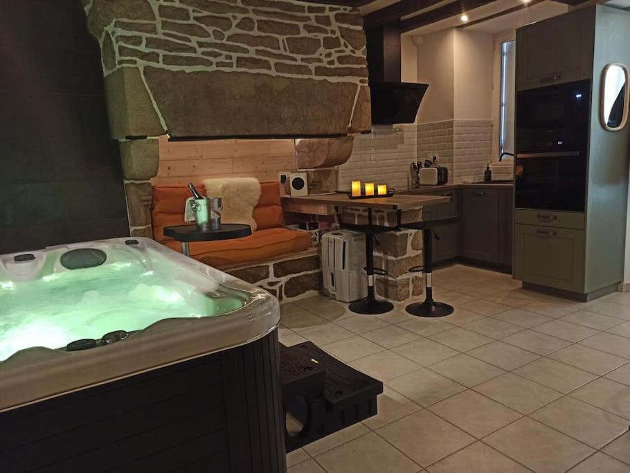 L'Etreinte, Gite De Charme Avec Jacuzzi Interieur Et Sauna Guemene-sur-Scorff Luaran gambar