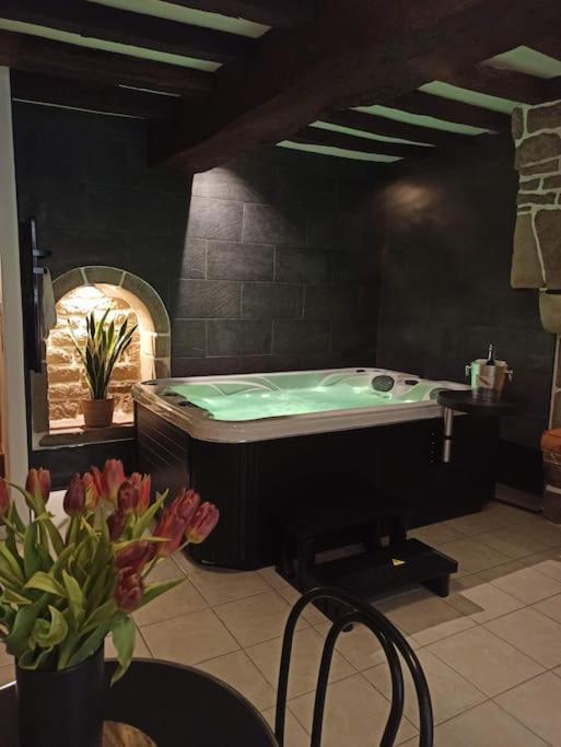 L'Etreinte, Gite De Charme Avec Jacuzzi Interieur Et Sauna Guemene-sur-Scorff Luaran gambar